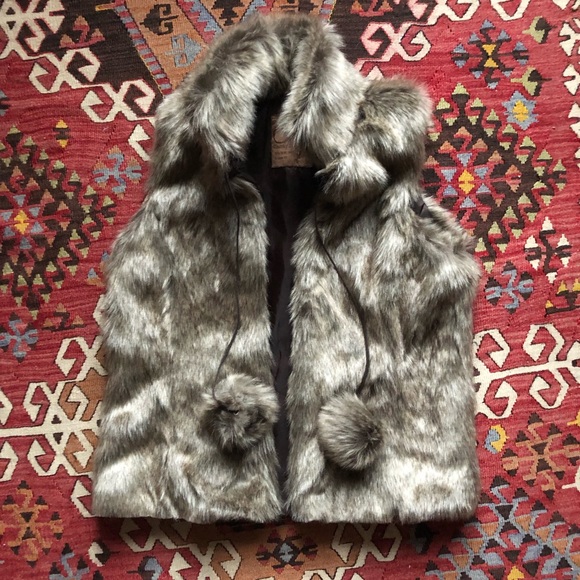 Faux Fur Vest - Picture 1 of 3